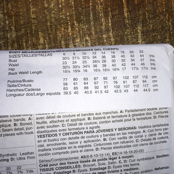 McCalls Sewing Pattern M6941 Misses Game of Thrones Cersei Cosplay 6-14 UNCUT - Picture 3 of 3